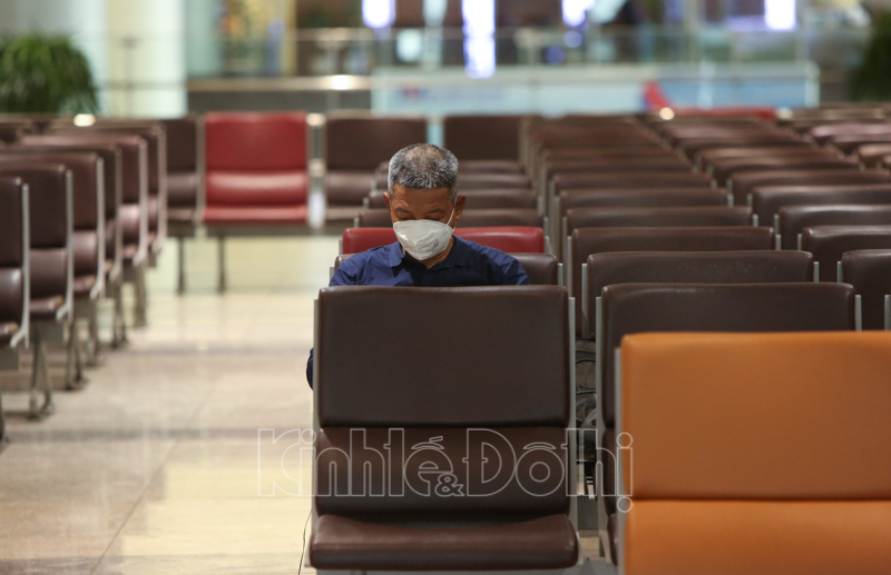 [Ảnh] Cận cảnh quy trình khai báo y tế khi nhập cảnh tại sân bay Nội Bài - Ảnh 15