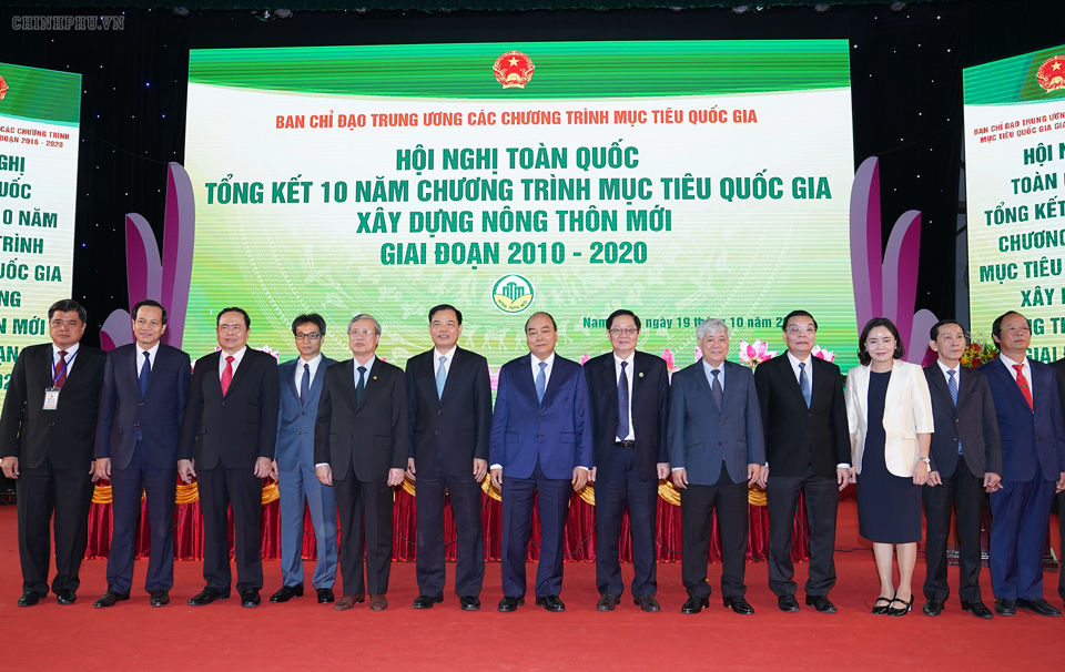 Thủ tướng Nguyễn Xuân Phúc chủ trì Hội nghị toàn quốc tổng kết 10 năm nông thôn mới - Ảnh 2