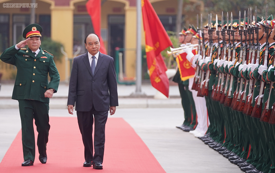 Thủ tướng Nguyễn Xuân Phúc làm việc với Bộ tư lệnh Binh chủng Tăng thiết giáp - Ảnh 1