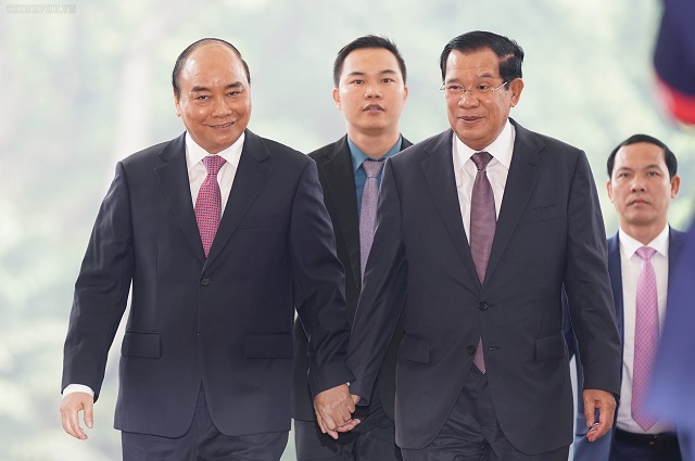 Thủ tướng Nguyễn Xuân Phúc đón, hội đàm với Thủ tướng Campuchia - Ảnh 4