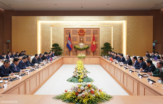 Thủ tướng Nguyễn Xuân Phúc đón, hội đàm với Thủ tướng Campuchia - Ảnh 6