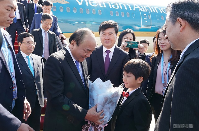 Thủ tướng đến Bắc Kinh, bắt đầu chuyến tham dự Diễn đàn 'Vành đai và Con đường' - Ảnh 2