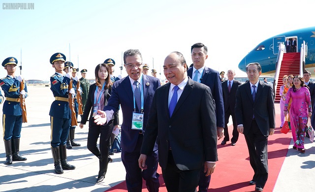Thủ tướng đến Bắc Kinh, bắt đầu chuyến tham dự Diễn đàn 'Vành đai và Con đường' - Ảnh 5