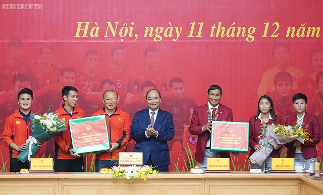 Thủ tướng "giải mã" kỳ tích của bóng đá Việt Nam, cảm ơn bầu Đức, bầu Hiển - Ảnh 1