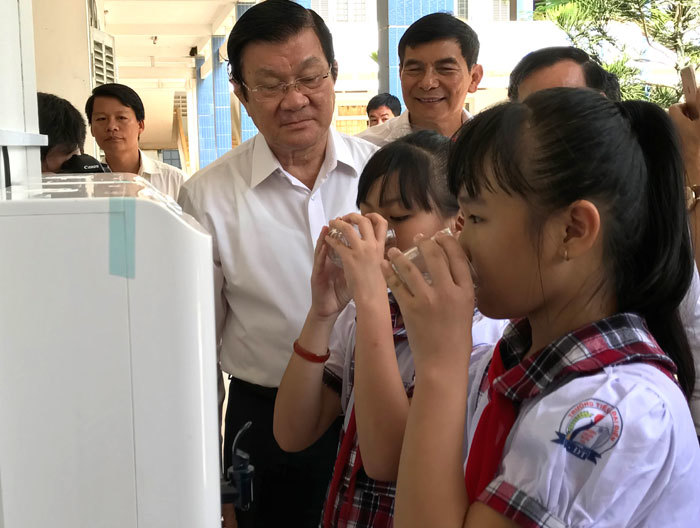 Thêm hàng chục ngàn học sinh, giáo viên Bến Tre có nước uống sạch đạt chuẩn - Ảnh 2