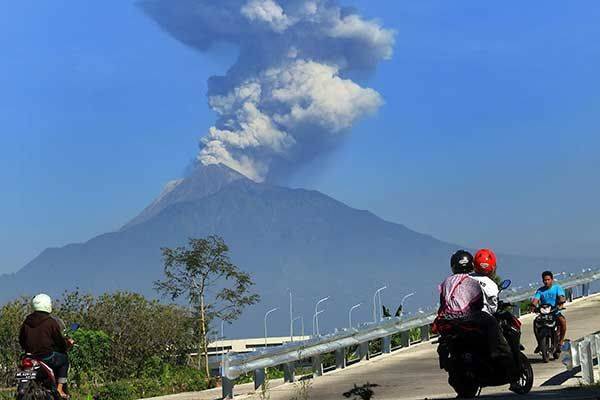 Indonesia động đất, cảnh báo núi lửa phun trào - Ảnh 1