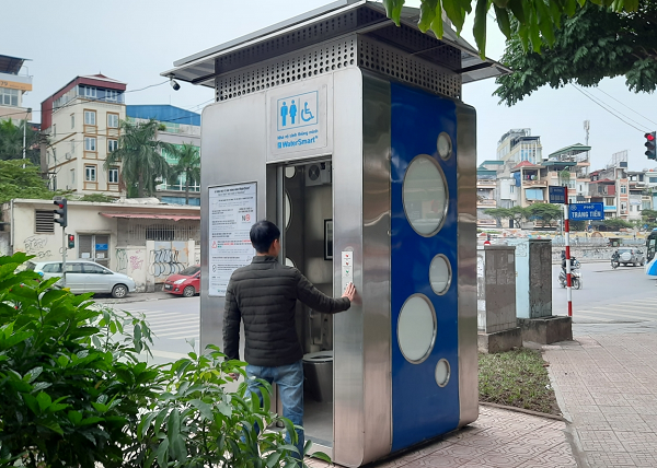 Hà Nội: Lắp đặt thử nghiệm nhà vệ sinh công cộng thông minh - Ảnh 1
