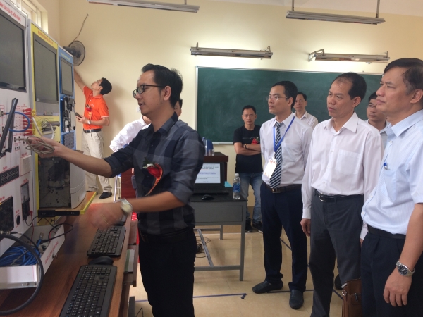 Hà Nội: Giáo viên 19 trường thi sáng chế thiết bị đào tạo tự làm - Ảnh 2