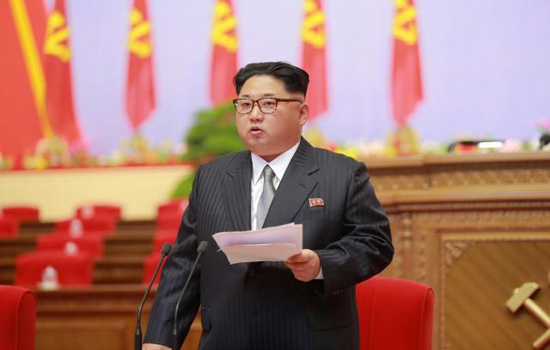 Ông Kim Jong-un tuyên bố tiếp tục phát triển vũ khí hạt nhân - Ảnh 1