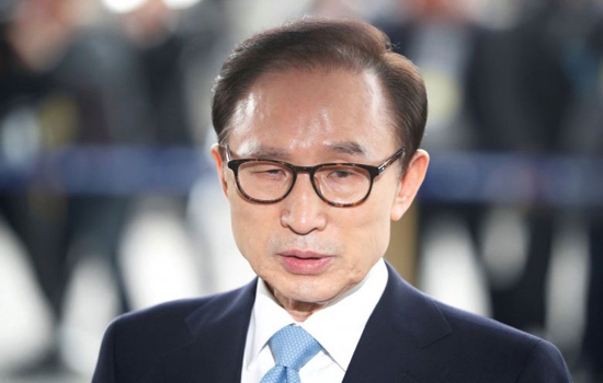 Hàn Quốc: Cựu Tổng thống Lee Myung-bak bị truy tố tội tham nhũng - Ảnh 1