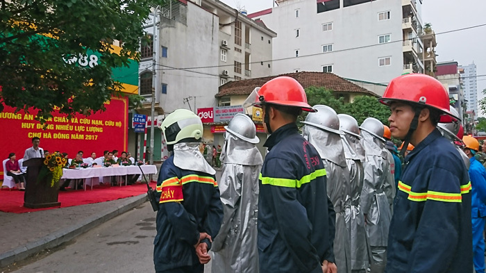 Hà Nội: Cứu 5 người mắc kẹt trong vụ cháy chợ Hà Đông - Ảnh 1