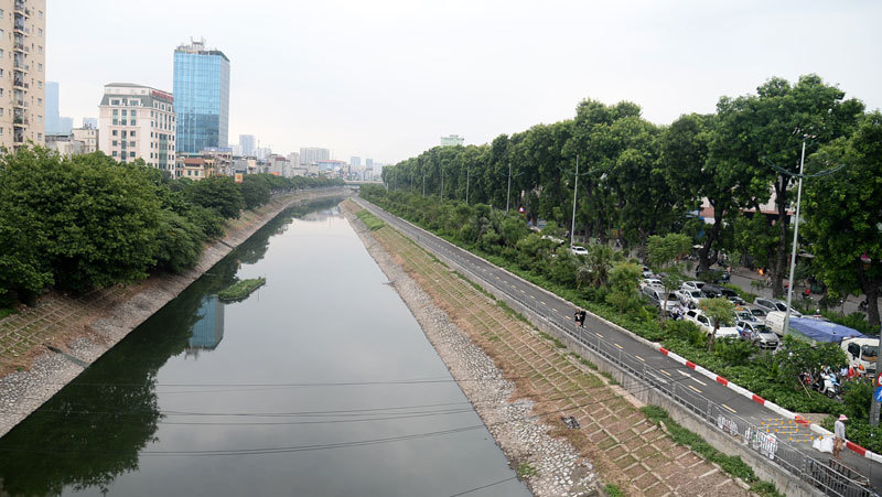 Xử lý ô nhiễm sông Tô Lịch: Cần giải pháp tổng thể - Ảnh 1