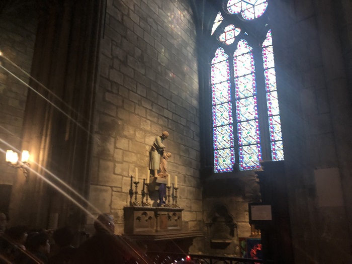 Buổi thánh lễ cuối cùng trước khi Nhà thờ Đức Bà Paris bị bốc cháy dữ dội - Ảnh 4