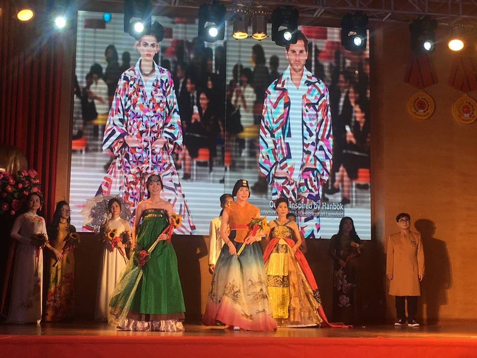 Hanbok, Áo dài cùng "đua sắc" tại đêm hội Passion Show in Hanoi - Ảnh 3