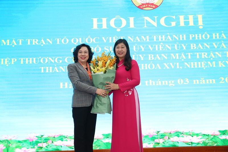 Đồng chí Nguyễn Lan Hương giữ chức Chủ tịch Ủy ban MTTQ Việt Nam TP Hà Nội - Ảnh 2