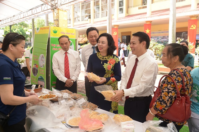 Đoàn kết, đổi mới, dân chủ, sáng tạo, trách nhiệm cao, xây dựng Thủ đô ngày càng giàu đẹp, văn minh, hiện đại - Ảnh 1