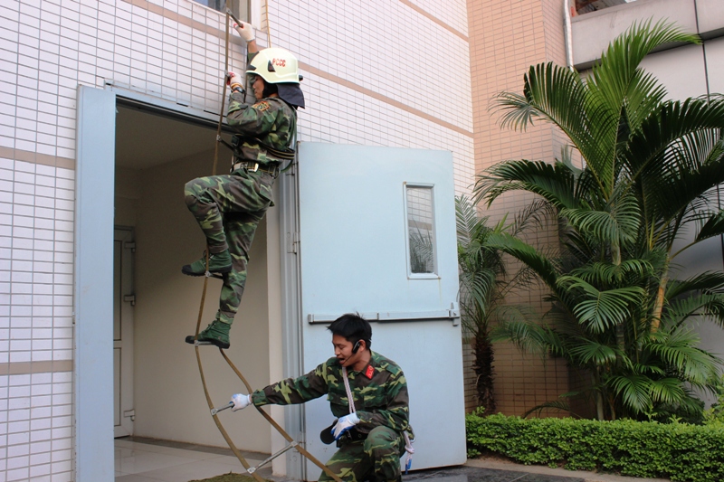 Quận Thanh Xuân: Tập huấn sử dụng mặt nạ phòng độc cho người dân - Ảnh 3