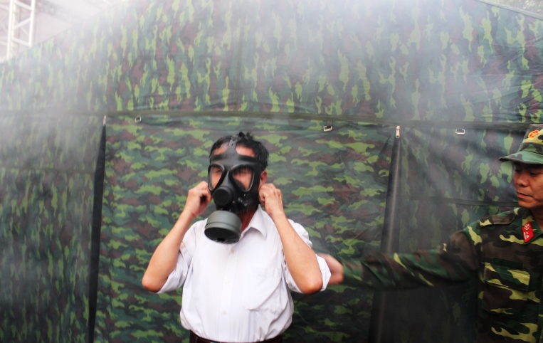 Quận Thanh Xuân: Tập huấn sử dụng mặt nạ phòng độc cho người dân - Ảnh 4