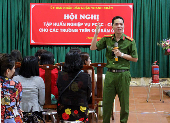 Phòng cháy, chữa cháy trong trường học tại quận Thanh Xuân: Nâng kỹ năng xử lý tình huống - Ảnh 1