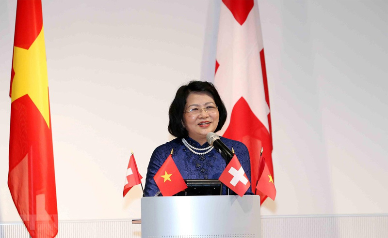 Phó Chủ tịch nước gặp gỡ sinh viên, trí thức người Việt tại ﻿Thụy Sĩ - Ảnh 1