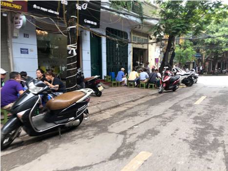 Tràn lan vi phạm trật tự đô thị trên phố Phạm Hồng Thái - Ảnh 5
