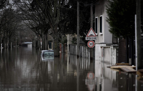 Chùm ảnh đường phố thủ đô Paris chìm trong biển nước - Ảnh 10