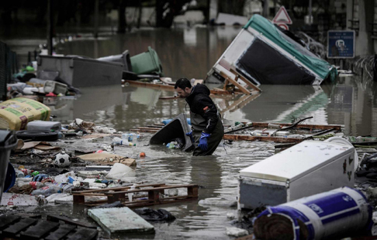 Chùm ảnh đường phố thủ đô Paris chìm trong biển nước - Ảnh 2