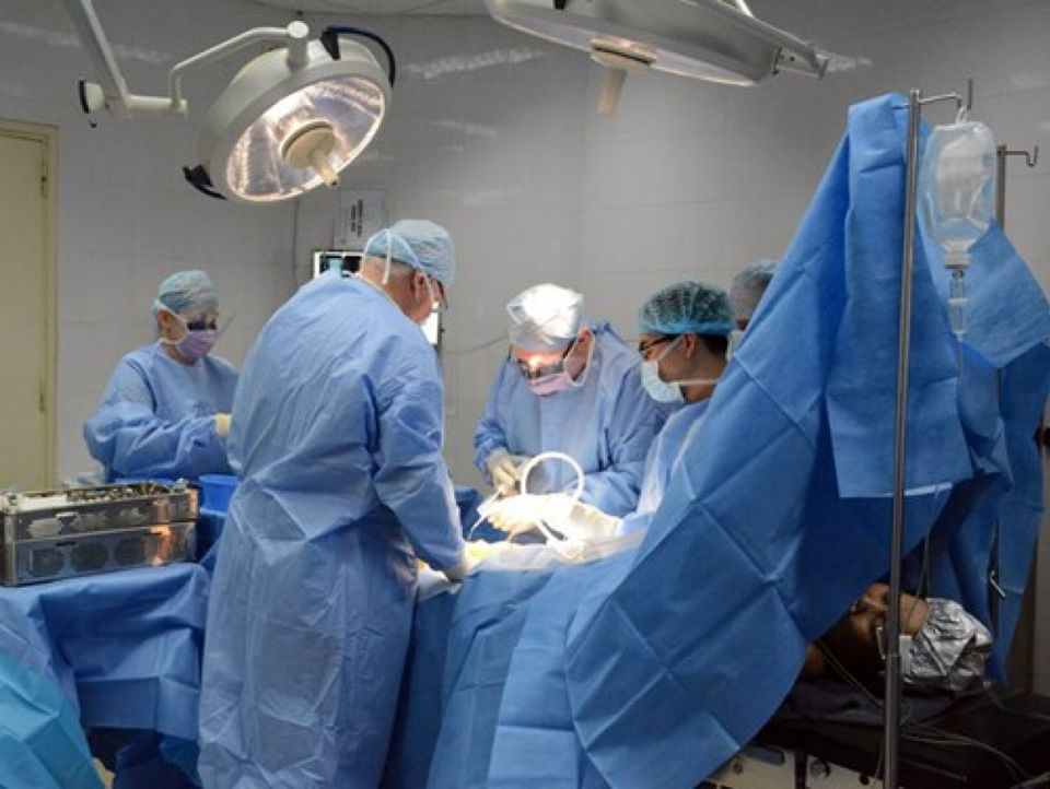Phẫu thuật thay khớp háng nhân đạo cho bệnh nhân nghèo tại Bệnh viện 108 - Ảnh 1
