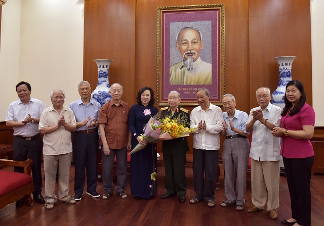 Lãnh đạo TP Hà Nội gặp mặt Ban liên lạc các chiến sĩ Việt Minh thành Hoàng Diệu - Ảnh 2