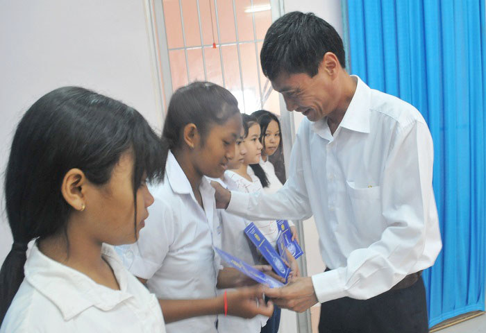 Đoàn công tác của Ban Thường vụ Thành ủy Hà Nội thăm hỏi, tặng quà tại tỉnh Trà Vinh - Ảnh 5