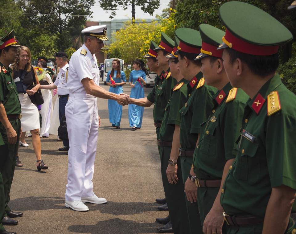 Đô đốc Hoa Kỳ lần đầu có chuyến thăm Việt Nam - Ảnh 2