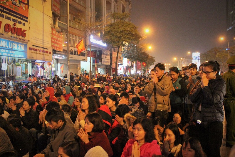 Hàng nghìn người chen chân, vái vọng dâng sao giải hạn tại chùa Phúc Khánh - Ảnh 7