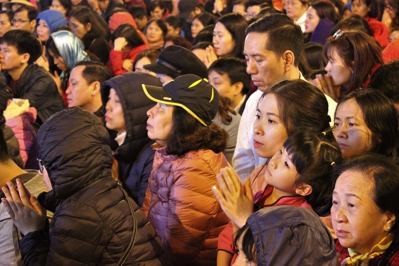 Hàng nghìn người chen chân, vái vọng dâng sao giải hạn tại chùa Phúc Khánh - Ảnh 10