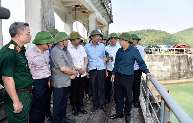 Phó Thủ tướng Trịnh Đình Dũng: Chủ động ứng phó hiệu quả với bão số 6 - Ảnh 2