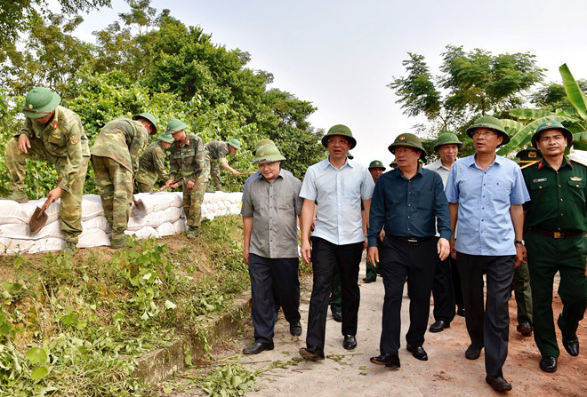 Phó Thủ tướng Trịnh Đình Dũng: Chủ động ứng phó hiệu quả với bão số 6 - Ảnh 1
