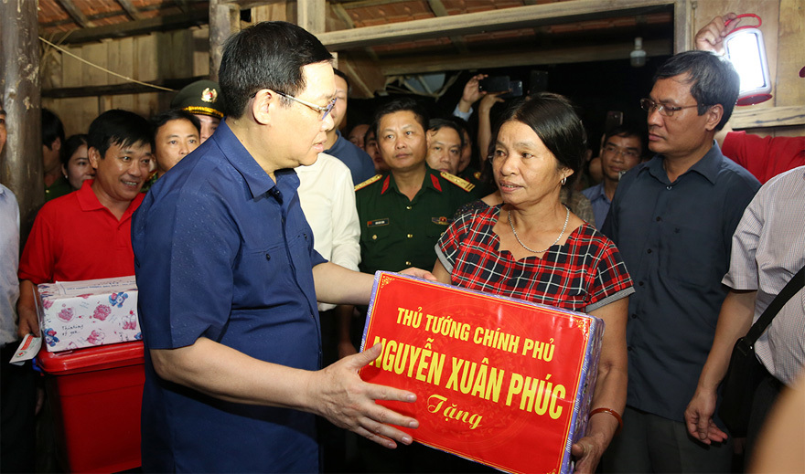 Phó Thủ tướng Vương Đình Huệ thăm hỏi nhân dân vùng lũ Hương Khê, Minh Hóa - Ảnh 4