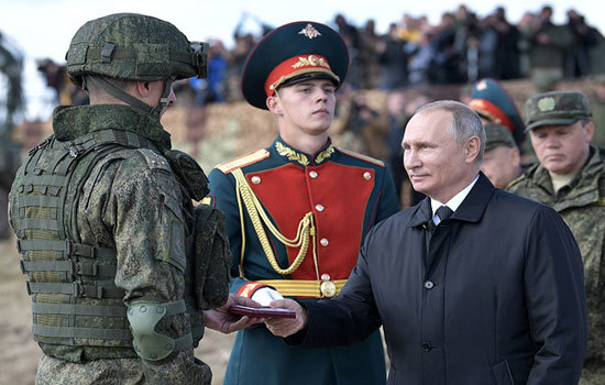 Hình ảnh Tổng thống Putin thị sát tập trận lớn nhất từ thời Chiến tranh lạnh - Ảnh 2