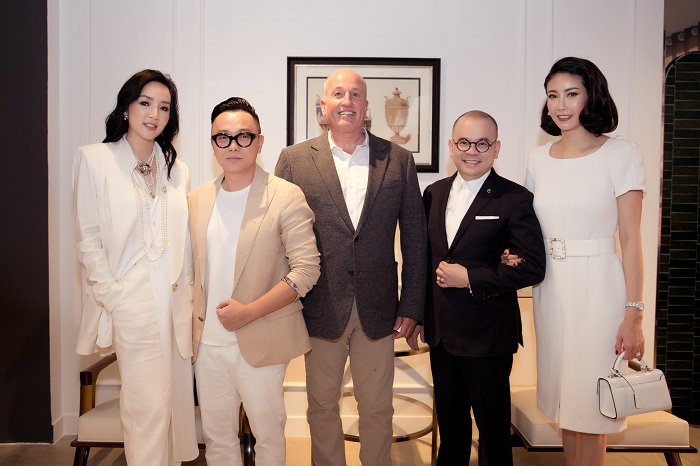 Hoa hậu Hà Kiều Anh xuất hiện quyến rũ với đồ trắng - Ảnh 8