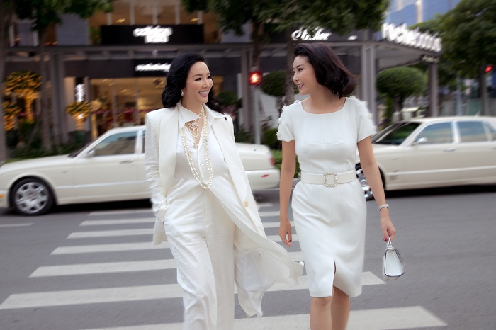 Hoa hậu Hà Kiều Anh xuất hiện quyến rũ với đồ trắng - Ảnh 7
