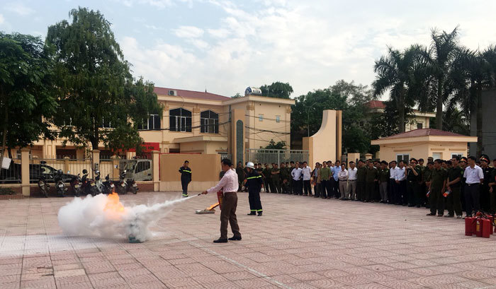 Phú Xuyên tập huấn phòng cháy chữa cháy cho gần 300 học viên - Ảnh 3