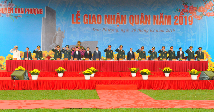 Chủ tịch UBND TP Nguyễn Đức Chung động viên các tân binh lên đường nhập ngũ - Ảnh 1