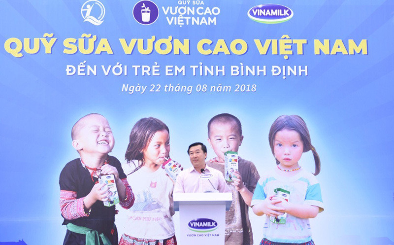 Quỹ sữa vươn cao Việt Nam và Vinamilk trao 64.000 ly sữa cho trẻ em Bình Định - Ảnh 2