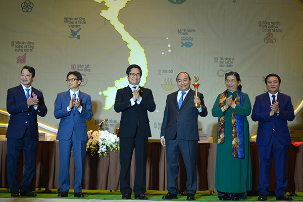 Thủ tướng Chính phủ Nguyễn Xuân Phúc:  Phát triển nhanh, phát triển cao nhưng phải bền vững - Ảnh 5