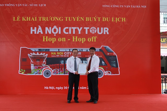 Xe buýt 2 tầng City tour chính thức vận hành: Thêm “món ngon” cho du lịch Hà Nội - Ảnh 4