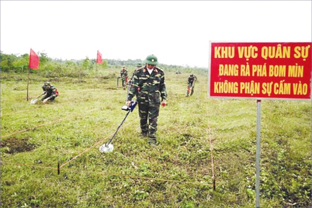 Công bố số liệu chính thức đầu tiên về nạn nhân bom mìn ở Quảng Bình và Bình Định - Ảnh 1