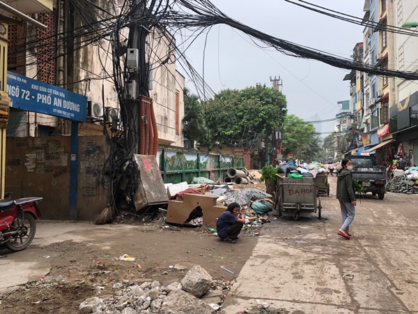 Phố An Dương, phường Yên Phụ: Người dân khổ vì điểm tập kết rác thải - Ảnh 1