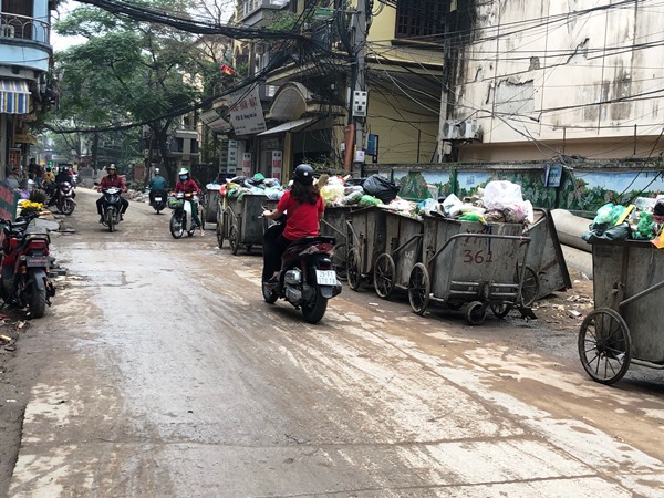 Phố An Dương, phường Yên Phụ: Người dân khổ vì điểm tập kết rác thải - Ảnh 3