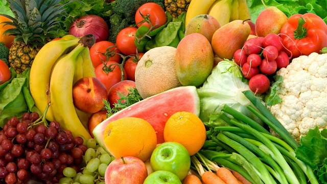 Ăn nhiều rau, quả để phòng bệnh trĩ - Ảnh 1