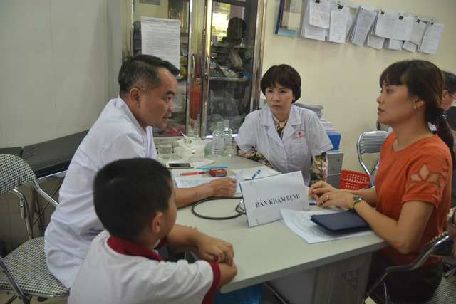 Giải quyết hậu quả vụ hỏa hoạn tại Công ty Rạng Đông: Hà Nội tích cực chăm lo sức khỏe người dân - Ảnh 2