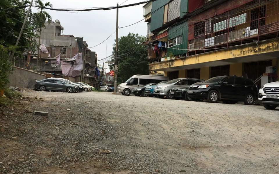 Hàng loạt bãi xe không phép ngang nhiên hoạt động ở phường Xuân La, quận Tây Hồ - Ảnh 3